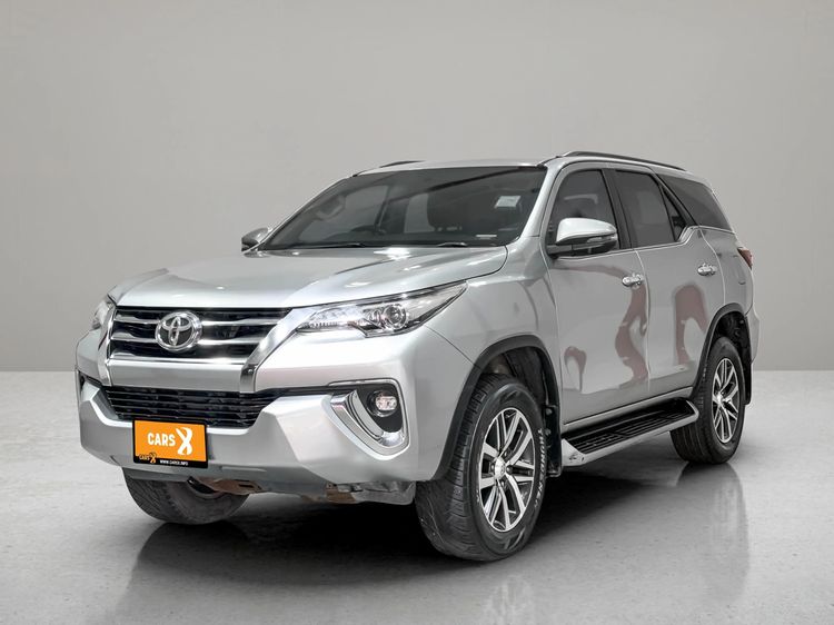 รถ Toyota Fortuner 2.4 V สี บรอนซ์เงิน