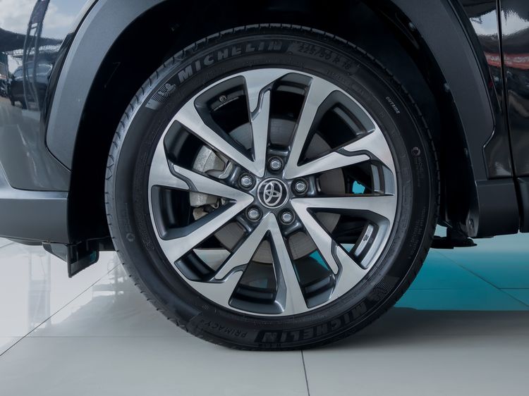 Toyota Corolla Cross 2022 1.8 Hybrid Premium Safety Utility-car เบนซิน ไม่ติดแก๊ส เกียร์อัตโนมัติ เทา รูปที่ 4