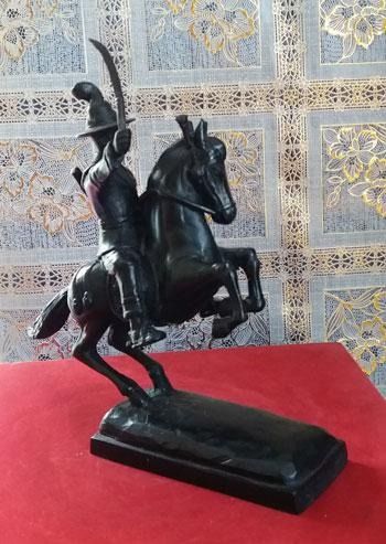 รูปหล่อพระบูชาสมเด็จพระเจ้าตากสินมหาราชทรงม้าศึก สูง 8 นิ้ว วัดอินทราราม รูปที่ 4