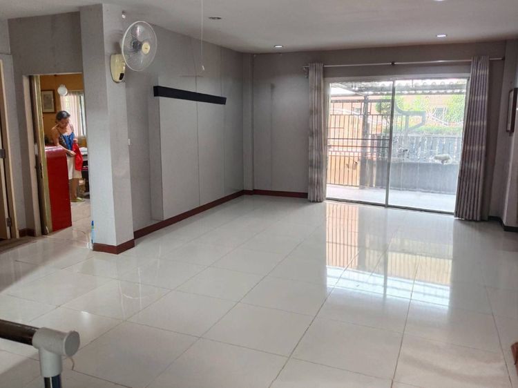 มีบางส่วน ขายด่วน บ้านเดี่ยว 2 ชั้น หลังใหญ่พร้อมอยู่ โครงการ ม.นลินเรสสิเด้นท์ หทัยราษฏร์ 29 ราคาพิเศษ เหมาะสำหรับครอบครัวใหญ่ รูปที่ 3