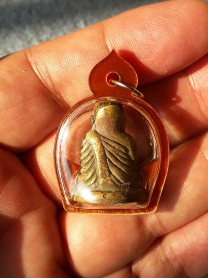 รูปหล่อหลวงพ่อเงินพร้อมเลี่ยมพลาสติก รูปที่ 2