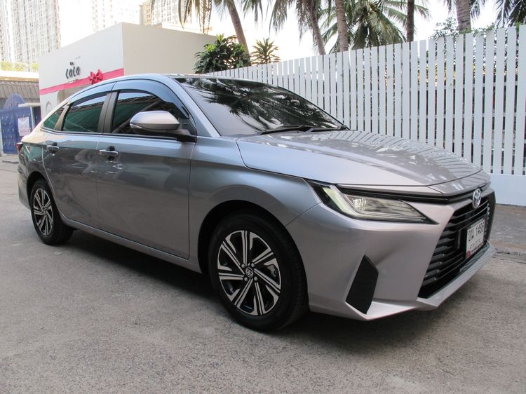 Toyota Yaris ATIV 2025 1.2 Smart Sedan เบนซิน ไม่ติดแก๊ส เกียร์อัตโนมัติ เทา รูปที่ 2