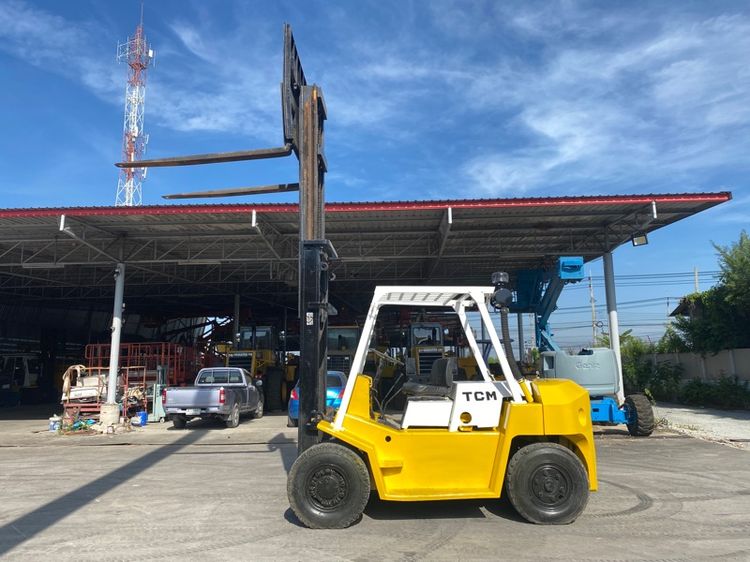รถฟอร์คลิฟท์ TCM  รุ่น  FD60Z4 ยก 6 ตัน เสาสูง 4 ม. เกียร์ธรรมดา รถเก่านอก