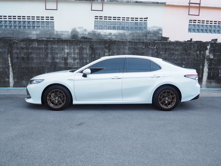 Toyota Camry 2021 2.5 HEV Premium Luxury Sedan ไฮบริด ไม่ติดแก๊ส เกียร์อัตโนมัติ ขาว รูปที่ 4