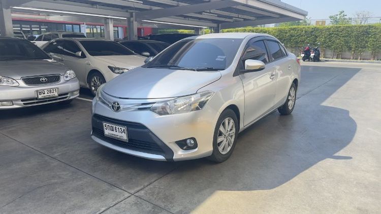 รถ Toyota Vios 1.5 E สี บรอนซ์เงิน