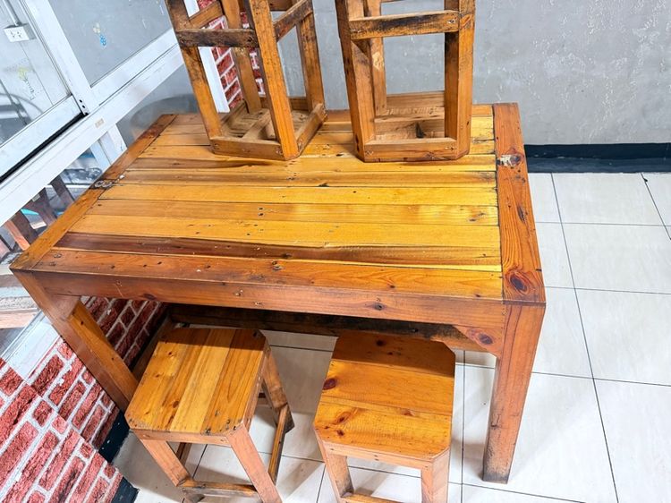 ชุดโต๊ะไม้พร้อมเก้าอี้ 4 ที่นั่ง รูปที่ 2