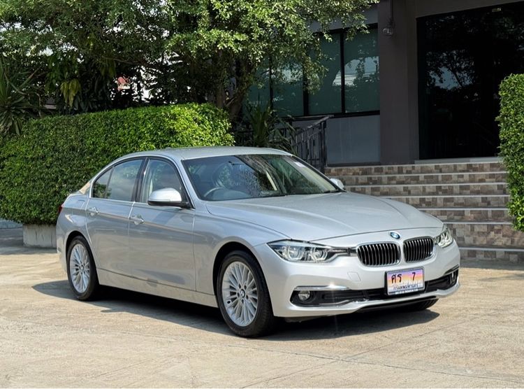รถ BMW Series 3 320d สี บรอนซ์เงิน