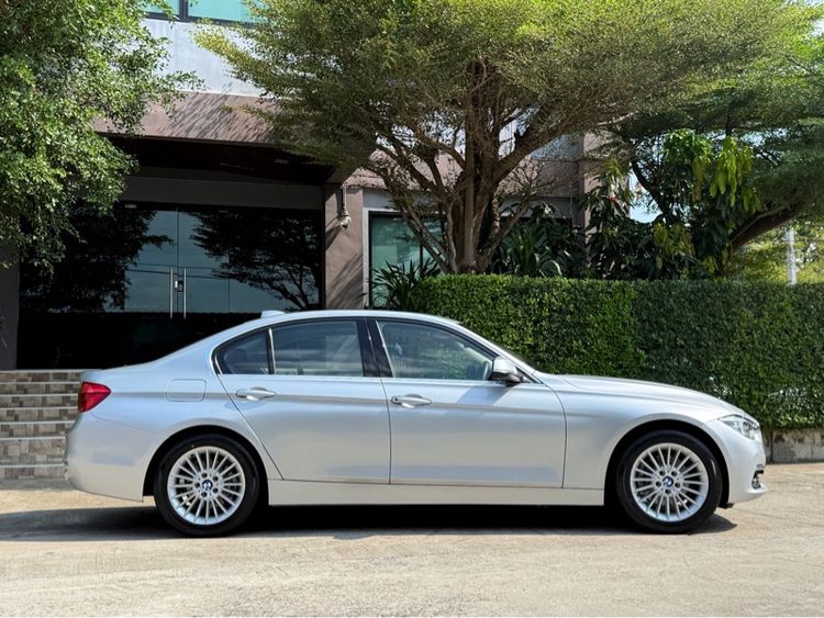BMW Series 3 2017 320d Sedan ดีเซล ไม่ติดแก๊ส เกียร์อัตโนมัติ บรอนซ์เงิน รูปที่ 2