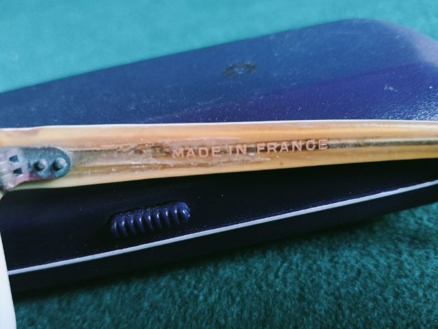 แว่นกันแดดวินเทจยุค 80 made in France แท้ ทรงเหลี่ยมหายากมากกระจกดำใส่สบายตากรอบแว่นสีขาวเท่มากขนาดหน้ากว้าง 5นิ้ว.ก้านมีความยาว 5.3นิ้ว รูปที่ 9