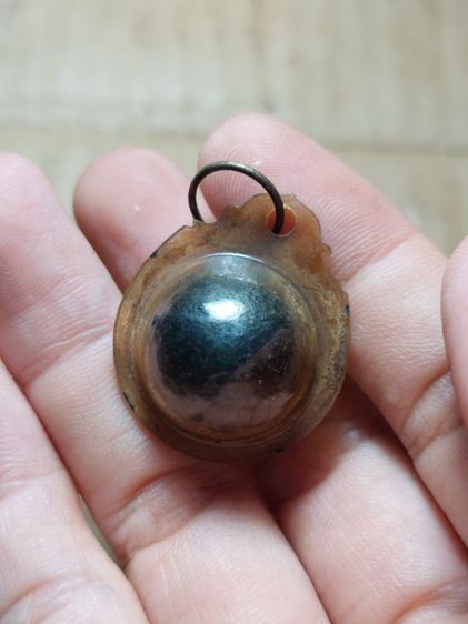 เครื่องรางสีผึ้งเลี่ยมหลวงพ่อกวยวัดโฆสิตารามเก่า รูปที่ 3