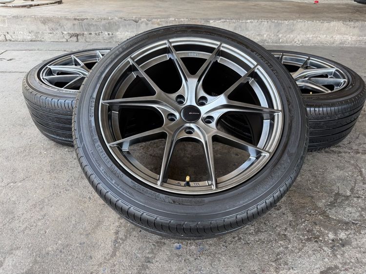 ล้อแม็กมือ1 ขอบ18 ก้านY5รู114กว้าง8.5 ออฟ35 สีไฮเปอร์แบล็ก ล้อเบา FLOW FORMING งานSEVENFIFTH งานสวยมากๆ พร้อมยางมือ2 YOKOHAMA235-45-18 ปี22 รูปที่ 3