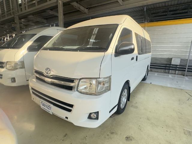 รถ Toyota Commuter 2.7 สี ขาว