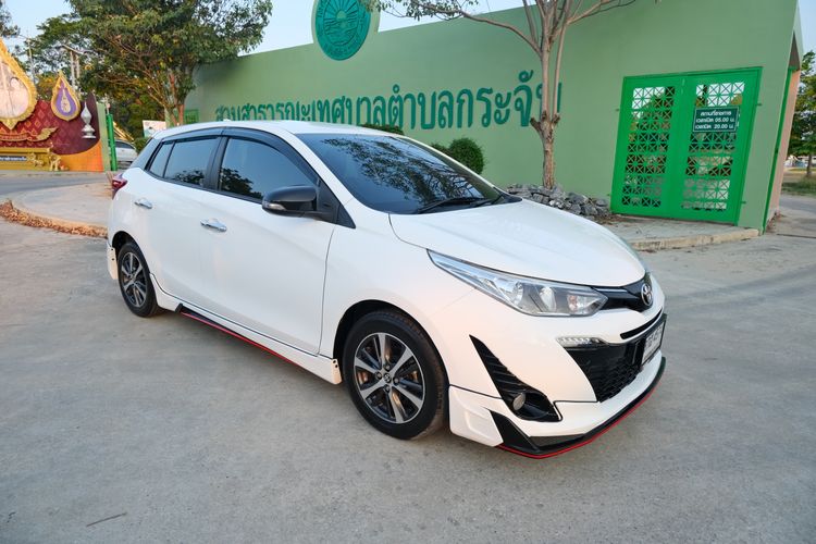 รถ Toyota Yaris 1.2 G สี ขาว