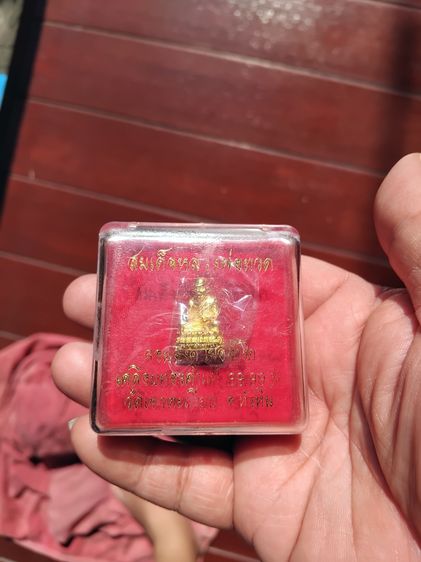 รูปหล่อลอยองค์ หลวงปู่ทวด เนื้อสำริด เคลือบทองคำแท้ วัดดเขาตะเกียบ หัวหิน พิมพ์คม ชัด สภาพสวยงาม สมบุรณ์ แท้ หายาก พร้อมกล่องเดิม เป็น