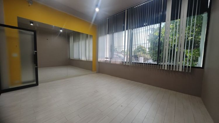 ให้เช่า อาคารสำนักงาน 2 ชั้น สไตล์โมเดิร์น 60,000 บาท รูปที่ 3