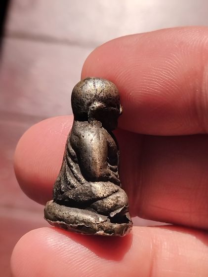 พระหล่อโบราณ หลวงพ่อเงิน พิมพ์ขี้ตา 5 ชาย เนื้อเงิน รุ่นแรก วัดบางคลาน จ.พิจิตร ปี 24 กว่าๆ เนื้อจัด แห้งเหี่ยว ย่น เป็นเกร็ดกระดี่ ก้นหยอด  รูปที่ 4