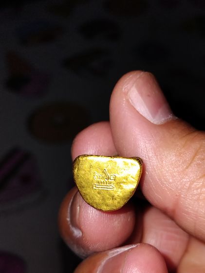 รูปหล่อลอยองค์ ก้นทองคำ หลวงปู่ทิม วัดละหารไร่ ตอกด้านหลัง และตอกโค็ดรูปศาลาที่ฐาน เนื้อโลหะ สภาพสวยสมบูณณ์ เก่า แท้ แปลก หายาก