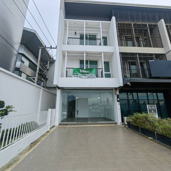 ปล่อยเช่าอาคารพาณิชย์ 3 ชั้น ทำเลดี สภาพสวย ห่างจากเซ็นทรัลพิศณุโลกเพียง 1.6 กิโลเมตร ติดกับศูนย์ Toyota เดินทางเข้าออกสะดวก