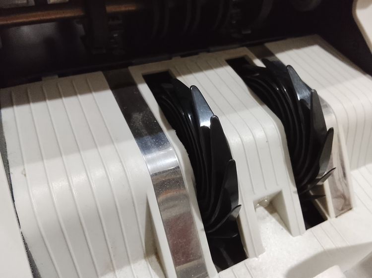 ขายเครื่องนับธนบัตร (Bill Counter) รุ่น ยอดนิยม 2108 UV สภาพดี พร้อมใช้งาน รูปที่ 2