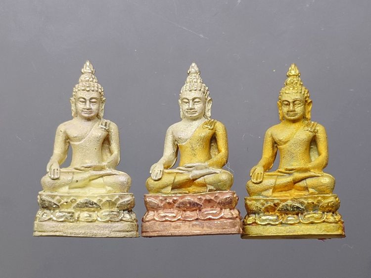 พระไพรีพินาศ "ครบชุด เนื้อเงิน เงินสามกษัตริย์ เงินกาหลั่ยทอง สมเด็จพระญาณสังวรฯ ทรงแผ่เมตตาอธิษฐานจิตเดี่ยว วัดบวรนิเวศวิหาร พ.ศ.2541 พร้อ รูปที่ 4