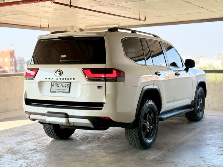 Toyota Land Cruiser 2022 3.3 300 Gr Sport 4WD SUV ดีเซล ไม่ติดแก๊ส เกียร์อัตโนมัติ ขาว รูปที่ 4