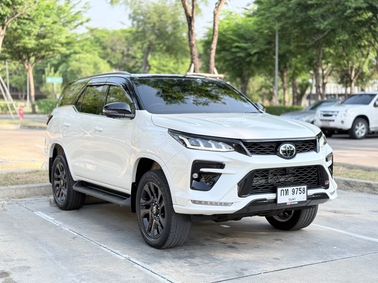 Toyota Fortuner 2022 2.8 GR Sport Sport Black Top 4WD ดีเซล ไม่ติดแก๊ส เกียร์อัตโนมัติ ขาว รูปที่ 2