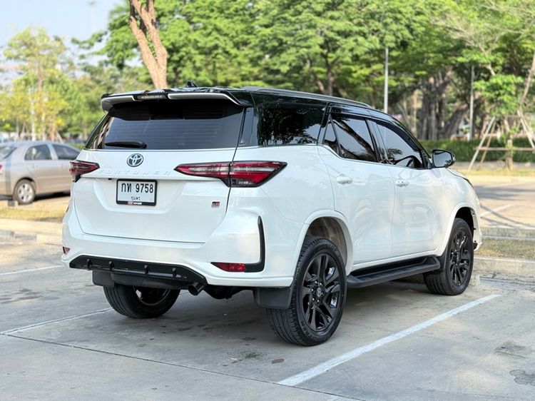 Toyota Fortuner 2022 2.8 GR Sport Sport Black Top 4WD ดีเซล ไม่ติดแก๊ส เกียร์อัตโนมัติ ขาว รูปที่ 4