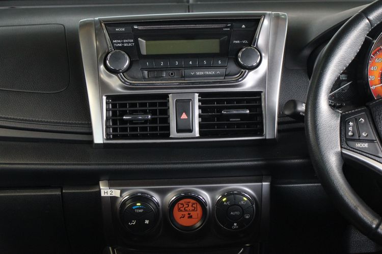 Toyota Yaris 2017 1.2 G Sedan เบนซิน ไม่ติดแก๊ส เกียร์อัตโนมัติ ส้ม รูปที่ 3