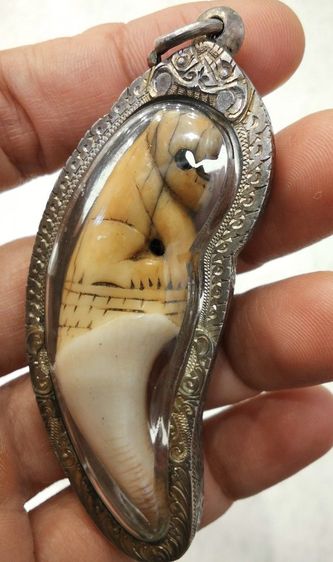 หลวงพ่อนกเลี่ยมเงิน