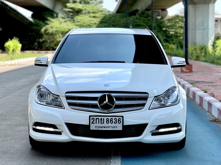 Mercedes-Benz C-Class 2013 C200 CGI Sedan เบนซิน ไม่ติดแก๊ส เกียร์อัตโนมัติ ขาว รูปที่ 2