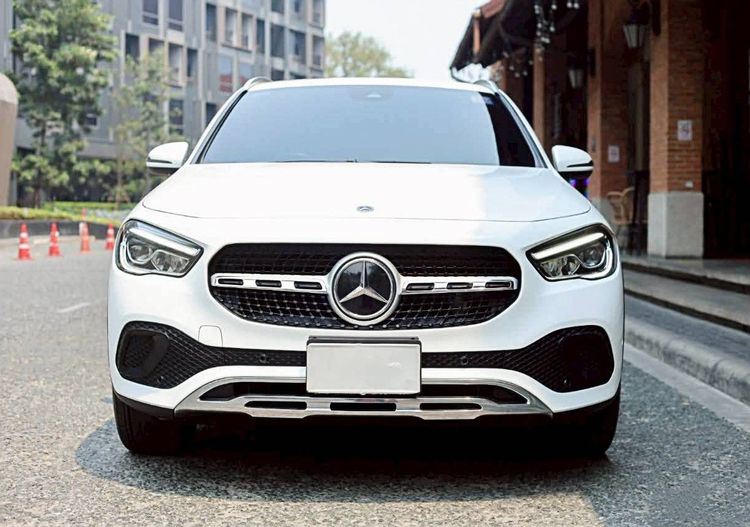 Mercedes-Benz GLA-Class 2022 GLA200 Sedan เบนซิน ไม่ติดแก๊ส เกียร์อัตโนมัติ ขาว