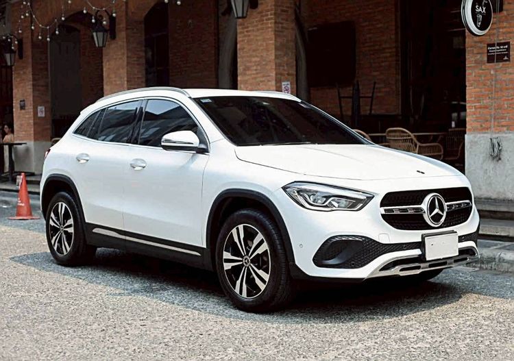 Mercedes-Benz GLA-Class 2022 GLA200 Sedan เบนซิน ไม่ติดแก๊ส เกียร์อัตโนมัติ ขาว รูปที่ 3