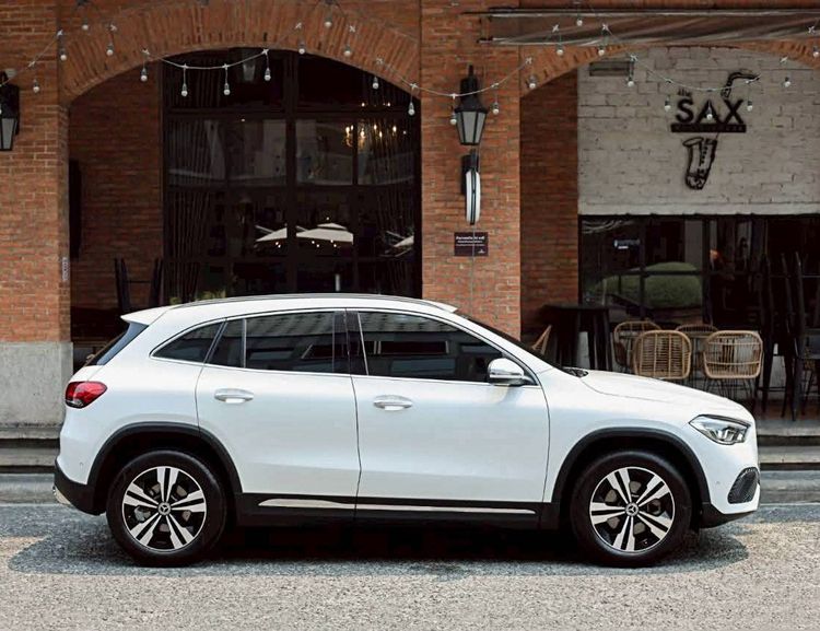 Mercedes-Benz GLA-Class 2022 GLA200 Sedan เบนซิน ไม่ติดแก๊ส เกียร์อัตโนมัติ ขาว รูปที่ 4