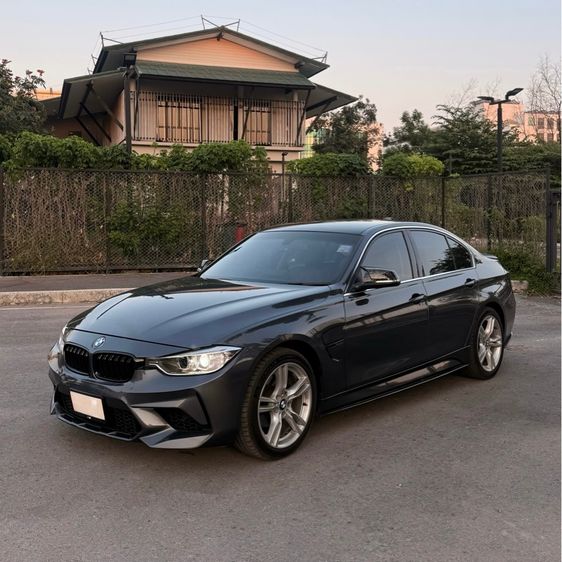BMW Series 3 2015 320i Sedan เบนซิน ไม่ติดแก๊ส เกียร์อัตโนมัติ เทา รูปที่ 2