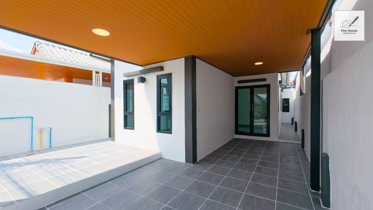 มีบางส่วน ขาย บ้านเดี่ยวพร้อมอยู่ เฟอร์ครบ ไม่ต้องแต่งเพิ่ม  2 นอน 2 น้ำ มบ.อมรทรัพย์ ทำเลดี ใกล้ ตลาดหนองจอก และร้านสะดวกซื้อ รูปที่ 3