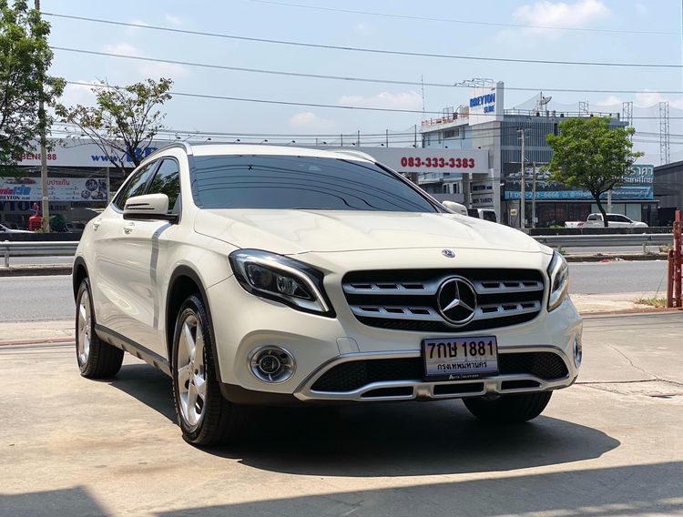 รถ Mercedes-Benz GLA-Class GLA200 สี ขาว