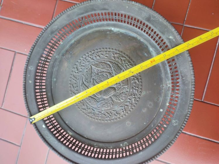 พานโตบพานทองเหลืองเก่า ลายดอกไม้ ขนาดกว้าง 15นิ้ว  ราคา 1500. รูปที่ 6