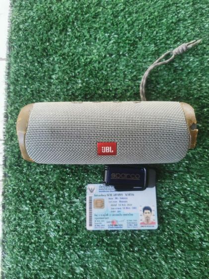 JBL flip5 เครื่องเปิดติด แบตเก็บไฟ เอาไปทำอะใหล่หรือจะซ่อมใช้  มุมขอบมีรอยแตก​ เสียงดีลมไม่รั่ว​  รูปที่ 2