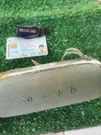 JBL flip5 เครื่องเปิดติด แบตเก็บไฟ เอาไปทำอะใหล่หรือจะซ่อมใช้  มุมขอบมีรอยแตก​ เสียงดีลมไม่รั่ว​ 