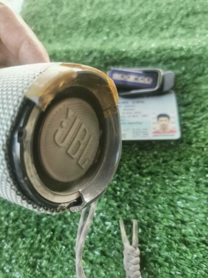JBL flip5 เครื่องเปิดติด แบตเก็บไฟ เอาไปทำอะใหล่หรือจะซ่อมใช้  มุมขอบมีรอยแตก​ เสียงดีลมไม่รั่ว​  รูปที่ 4