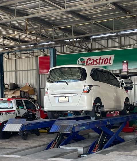 Honda Freed 2013 1.5 SE Utility-car เบนซิน LPG เกียร์อัตโนมัติ ขาว รูปที่ 2