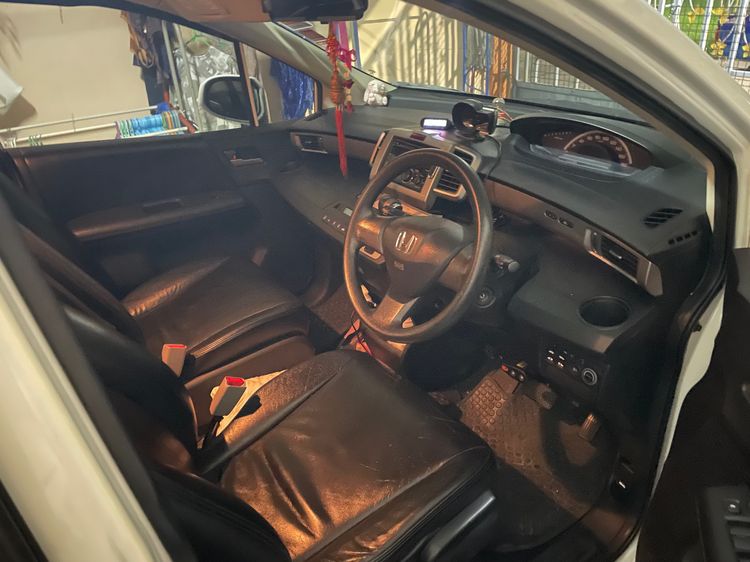 Honda Freed 2013 1.5 SE Utility-car เบนซิน LPG เกียร์อัตโนมัติ ขาว รูปที่ 4