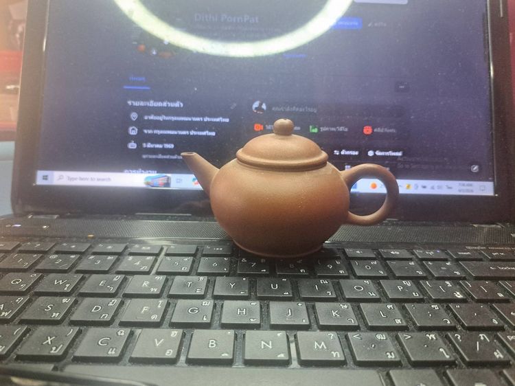 อื่นๆ ปั้นชาเก่า หรือ กาน้ำชาสาธารณรัฐ  สภาพสวยไม่แตกไม่ร้าว - ไม่รั่ว ใต้ฝาใต้กา มีโค๊ต บรรยายด้วยภาพ