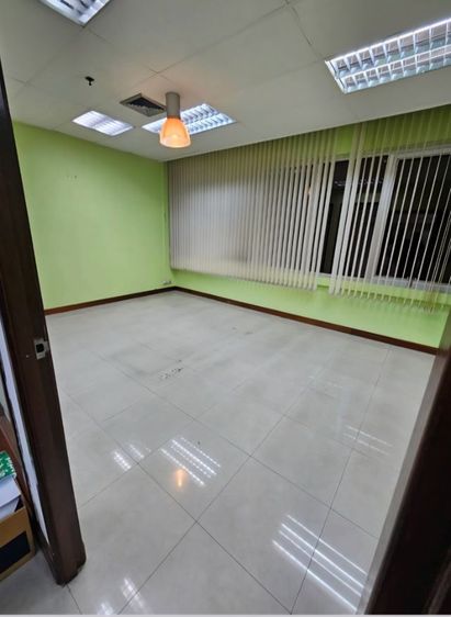 มีบางส่วน อื่นๆ สร้างเสร็จก่อน 2010 ไม่อนุญาต ไม่ใช่ ให้เช่าอาคารสำนักงาน ตึกเอสวีทาวเวอร์ 1 ชั้น11 รูปที่ 3