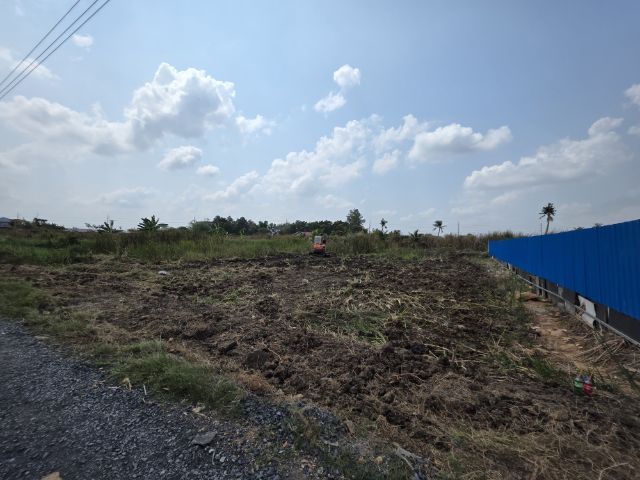 ใช่ ที่ดิน สุวินทวงค์ รูปที่ 2