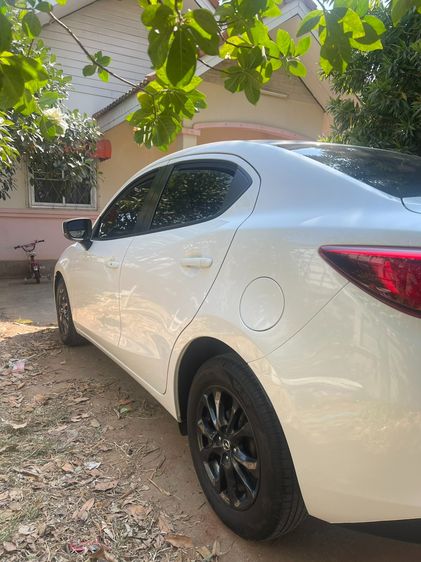 Mazda Mazda 2 2017 1.3 High Sedan เบนซิน เกียร์อัตโนมัติ ขาว รูปที่ 4
