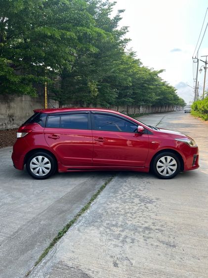 Toyota Yaris 2016 1.2 E Sedan เบนซิน ไม่ติดแก๊ส เกียร์อัตโนมัติ แดง รูปที่ 3
