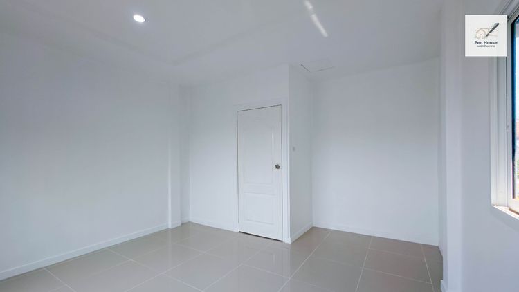 มีบางส่วน ขาย ทาวน์เฮ้าส์ 2 ชั้น 2 ห้องนอน 2 ห้องน้ำ หมู่บ้านรุ่งกิจ 4  รีโนเวทพร้อมเข้าอยู่ รูปที่ 4