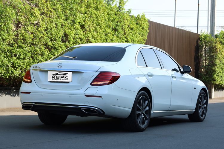 Mercedes-Benz E-Class 2019 E350 Sedan ปลั๊กอินไฮบริด (PHEV) ไม่ติดแก๊ส เกียร์อัตโนมัติ ขาว รูปที่ 4