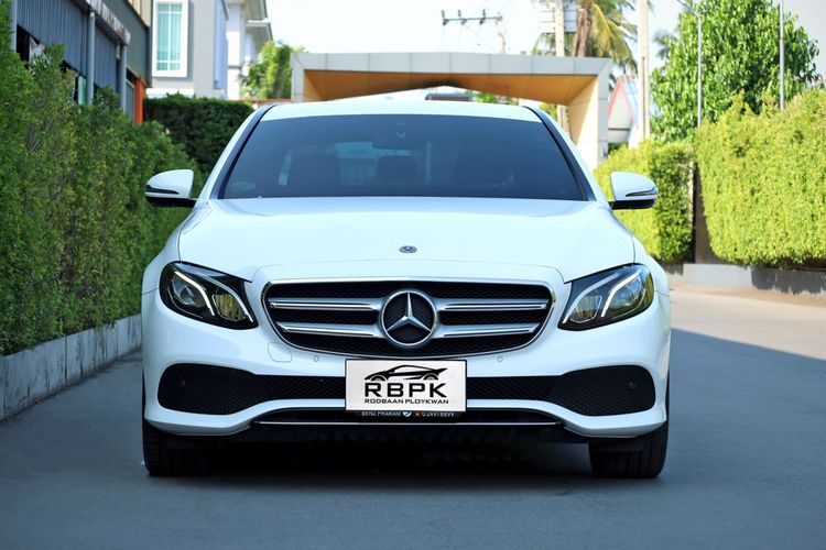 Mercedes-Benz E-Class 2019 E350 Sedan ปลั๊กอินไฮบริด (PHEV) ไม่ติดแก๊ส เกียร์อัตโนมัติ ขาว รูปที่ 3